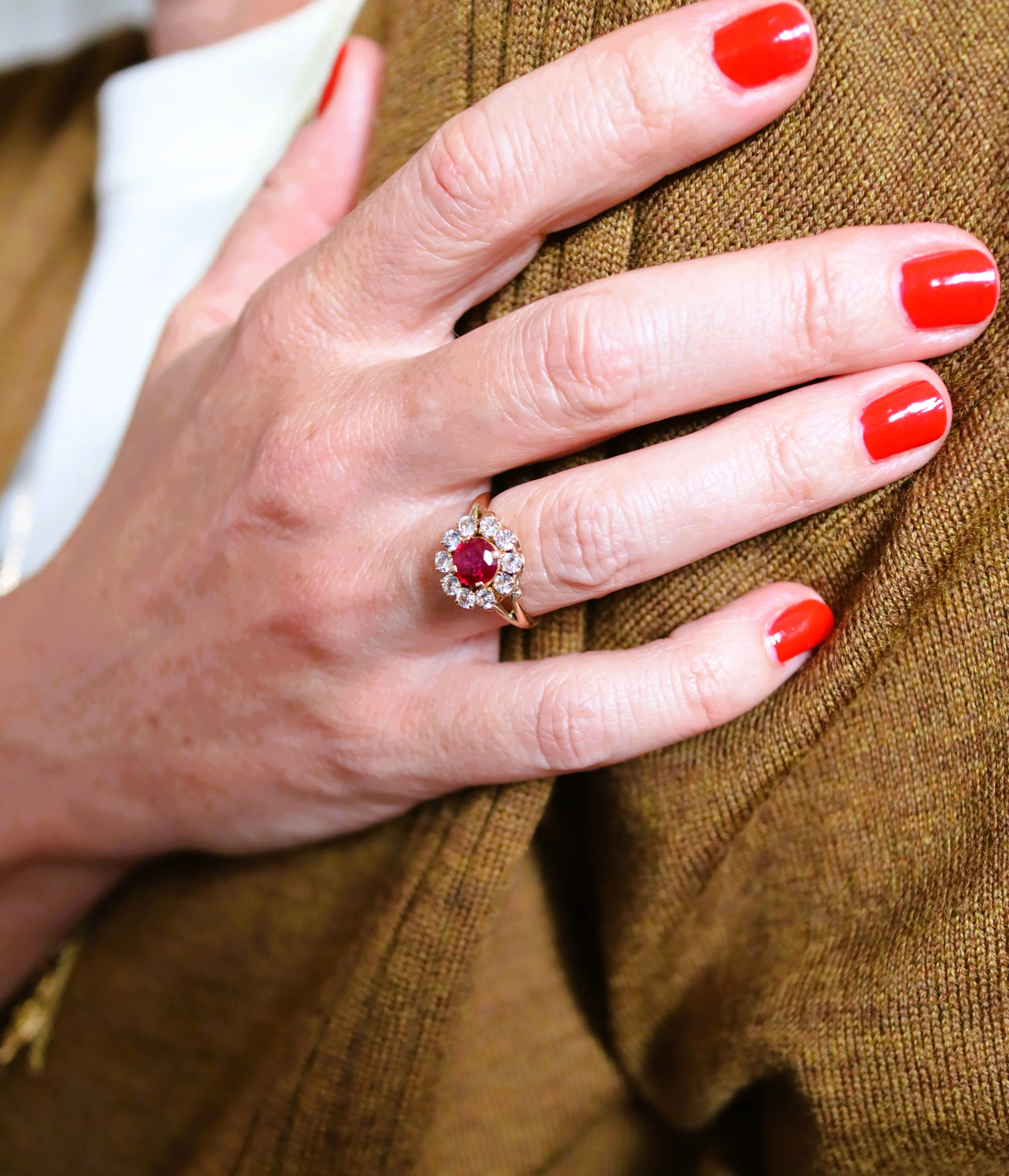 Bague Marguerite en or rose et rubis - Image 4