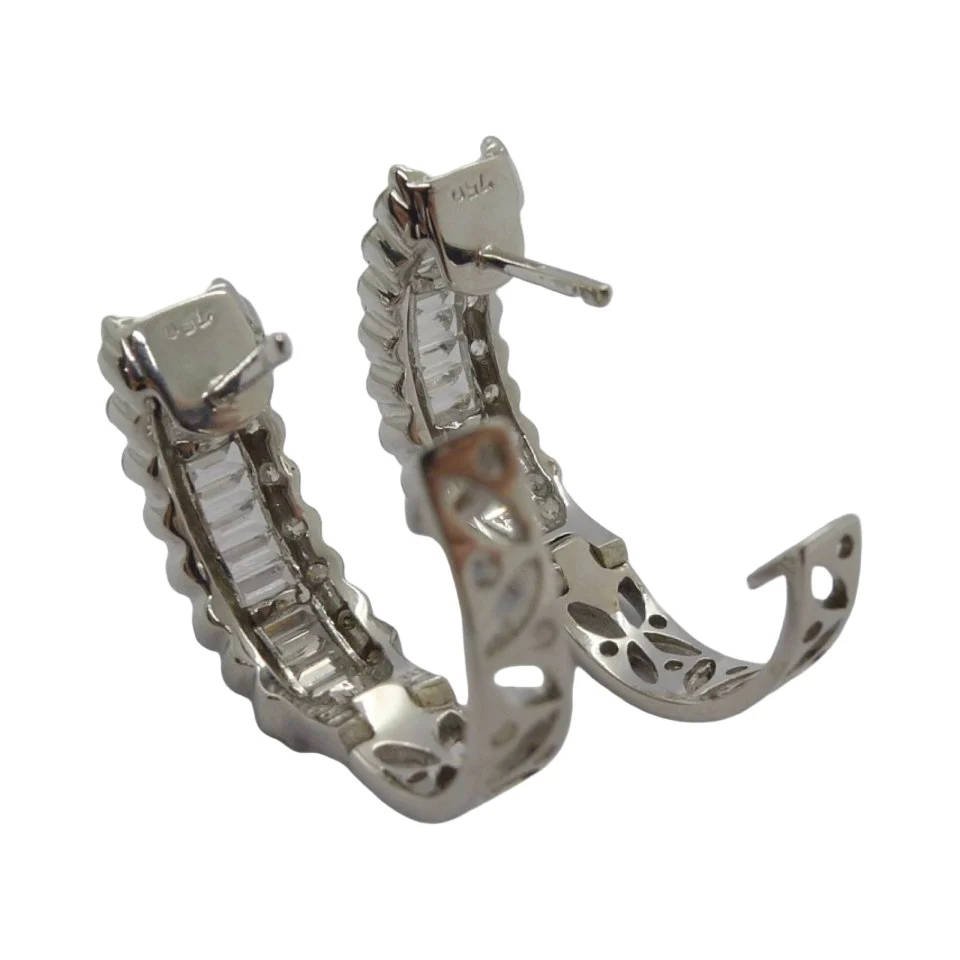 Boucles d'oreilles en or blanc et diamants - Image 3