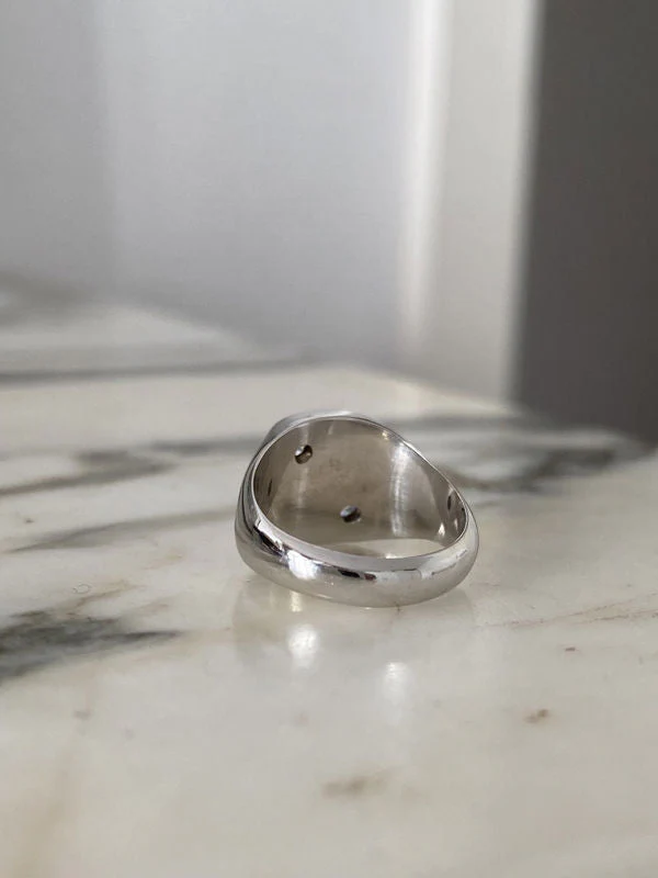 Bague chevalière en or blanc 18k et diamants - Image 4