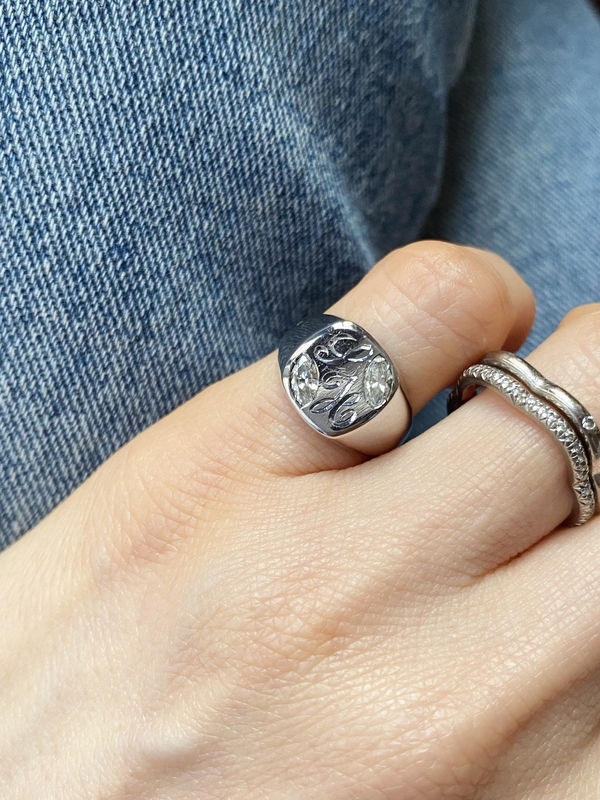 Bague chevalière en or blanc 18k et diamants - Image 5