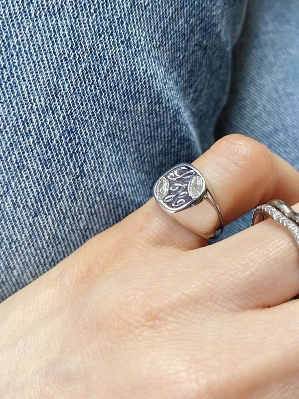 Bague chevalière en or blanc 18k et diamants - Image 7