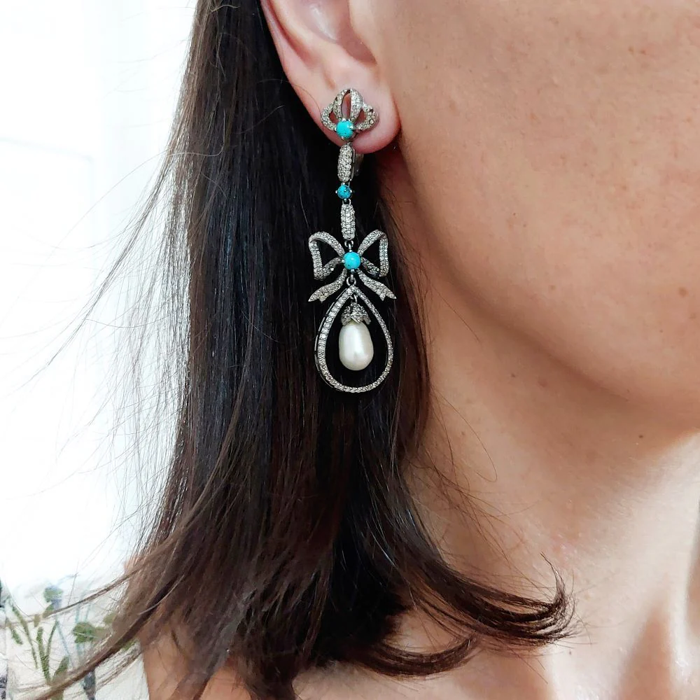 Boucles d'oreilles Pendantes en argent, perle, turquoises et diamants - Image 2