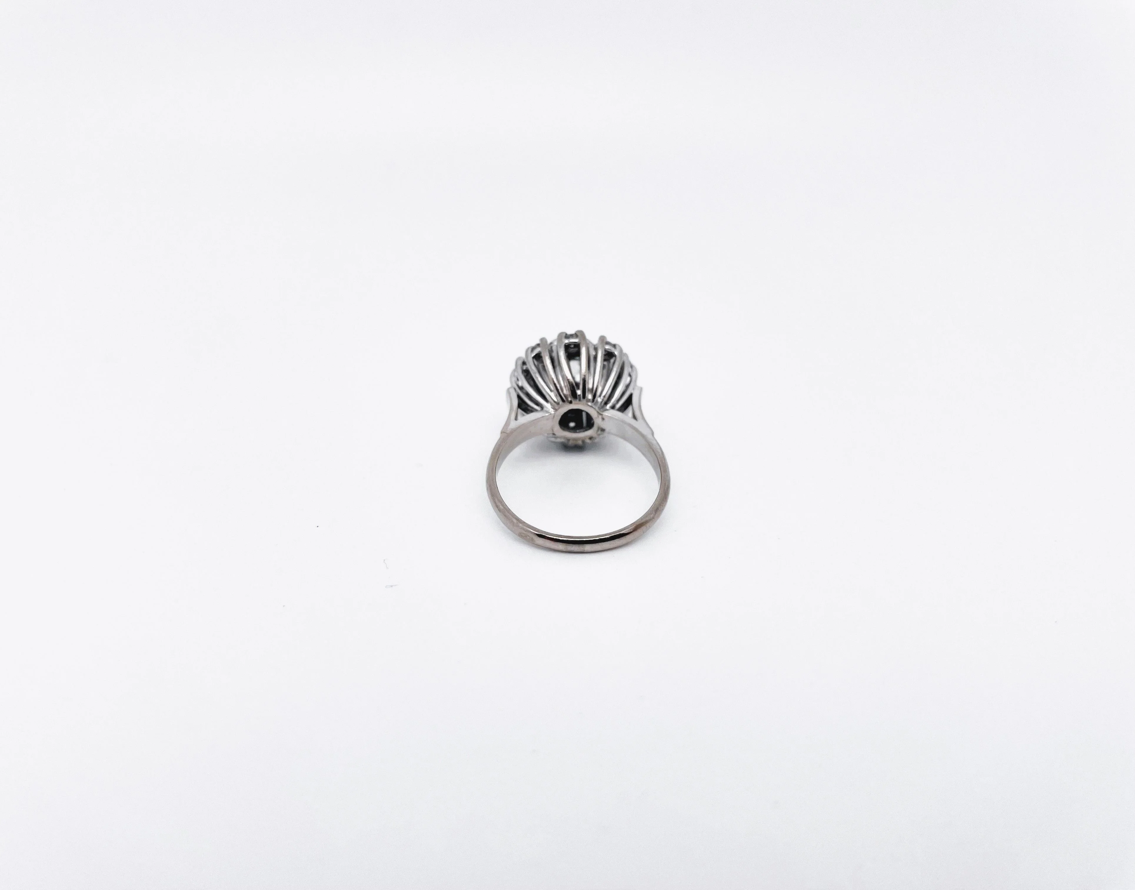 Bague Marguerite double halo diamants en or blanc - Image 4