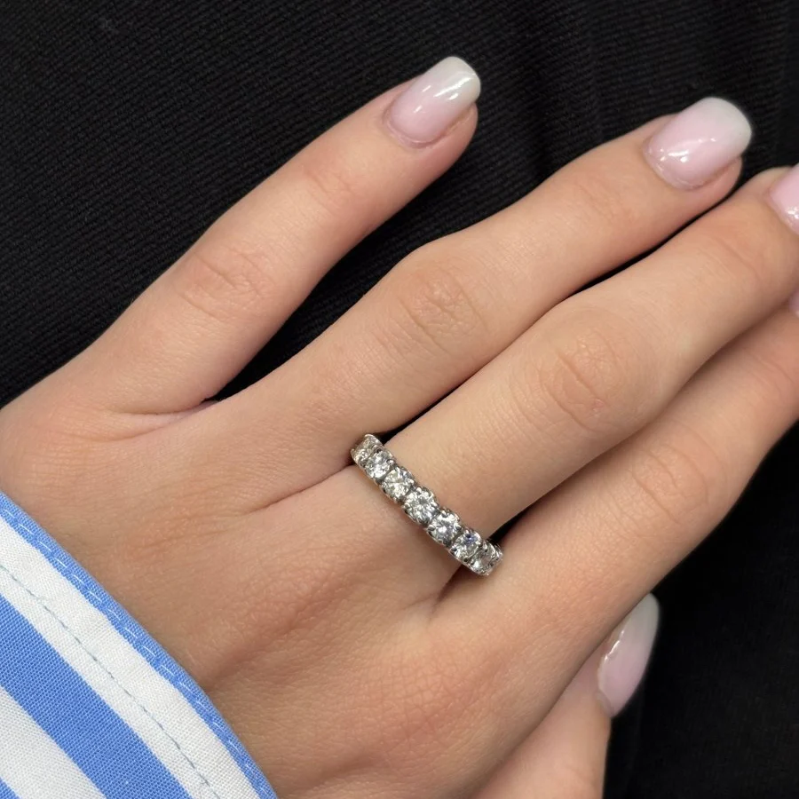 Bague Alliance en or blanc et diamants - Image 2
