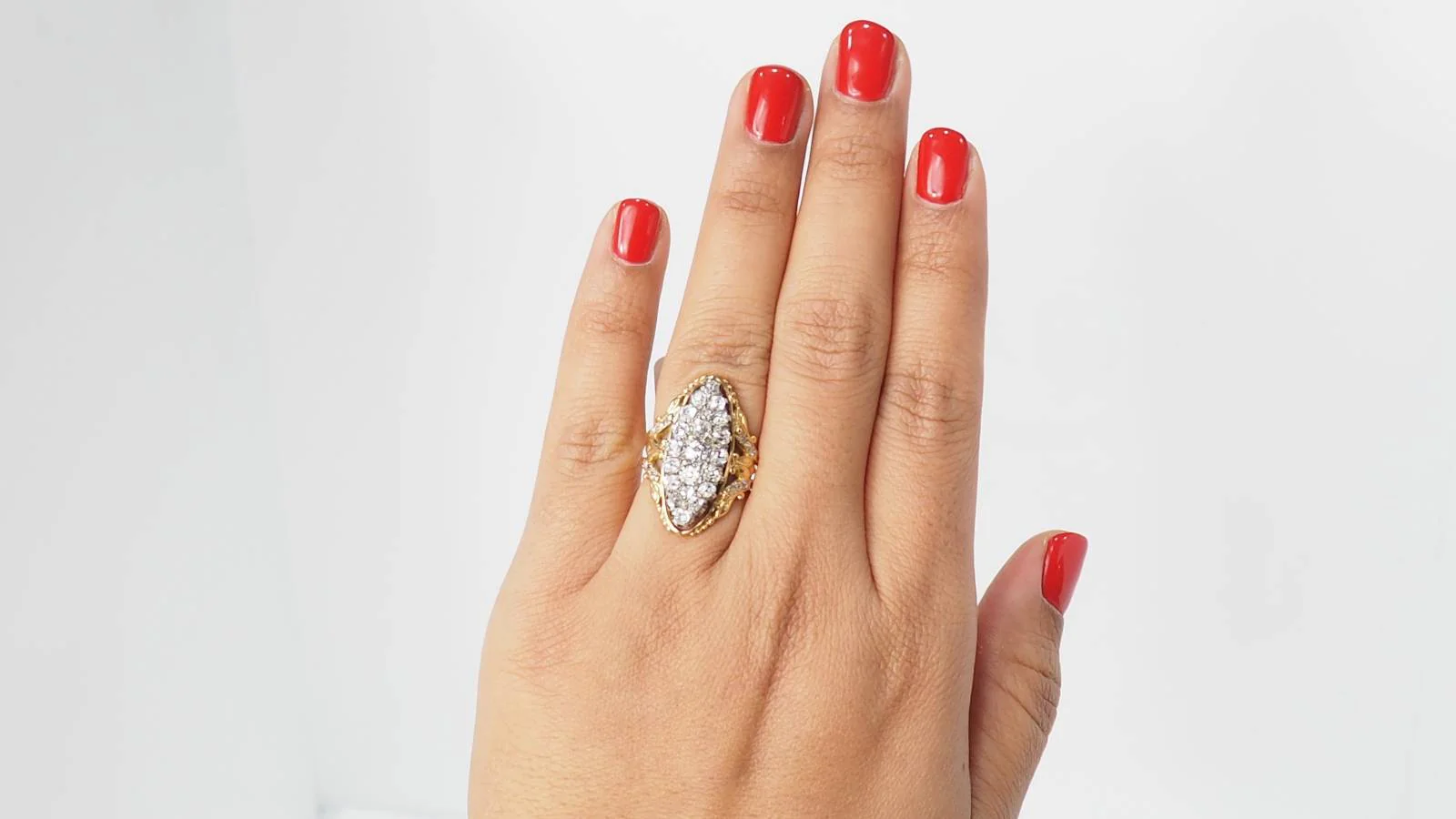 Bague marquise en or jaune et diamants - Image 2
