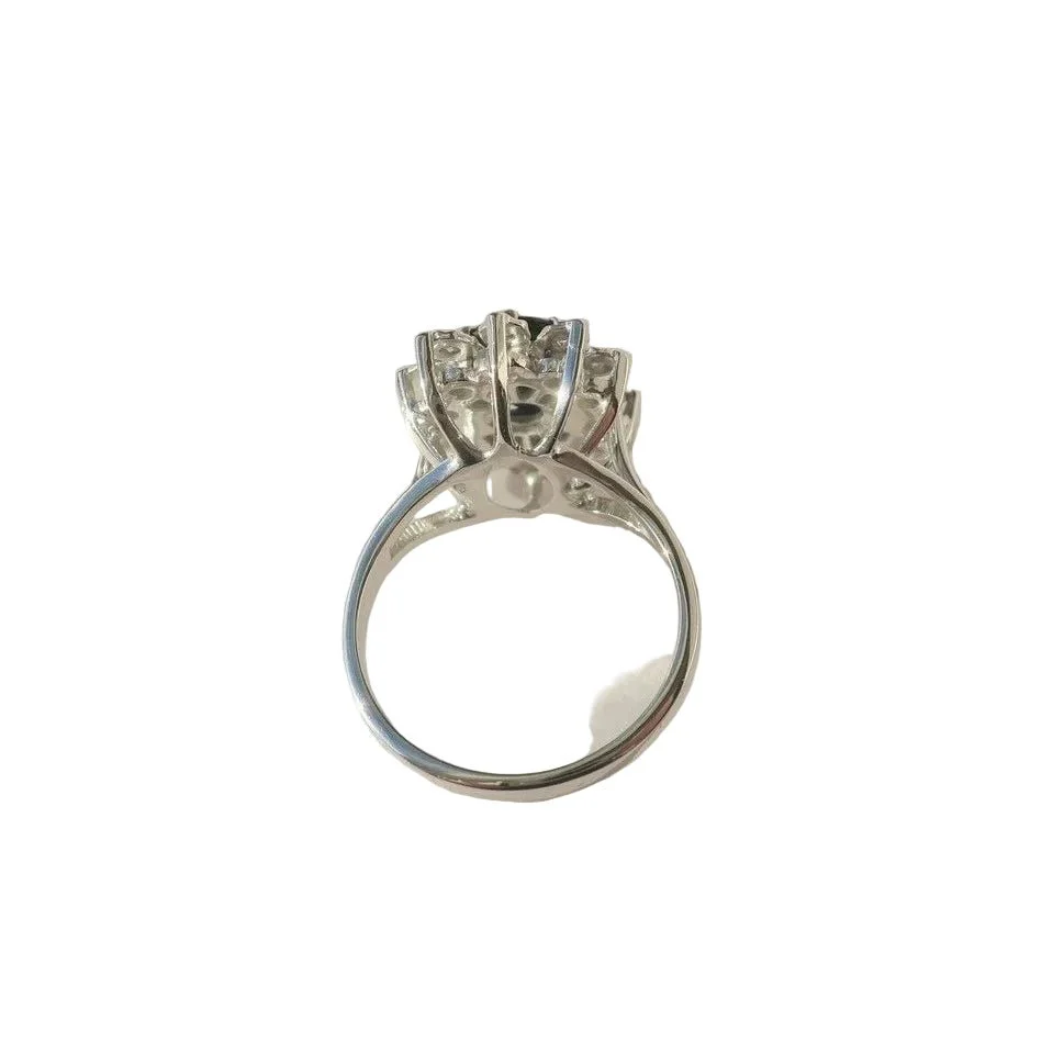 Bague Marguerite en or blanc, saphir et diamants - Image 3