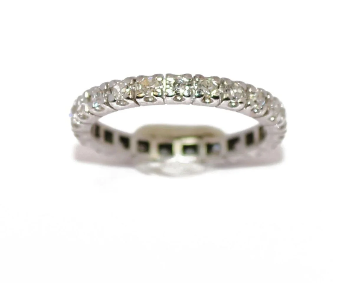 Alliance américaine diamant en or gris