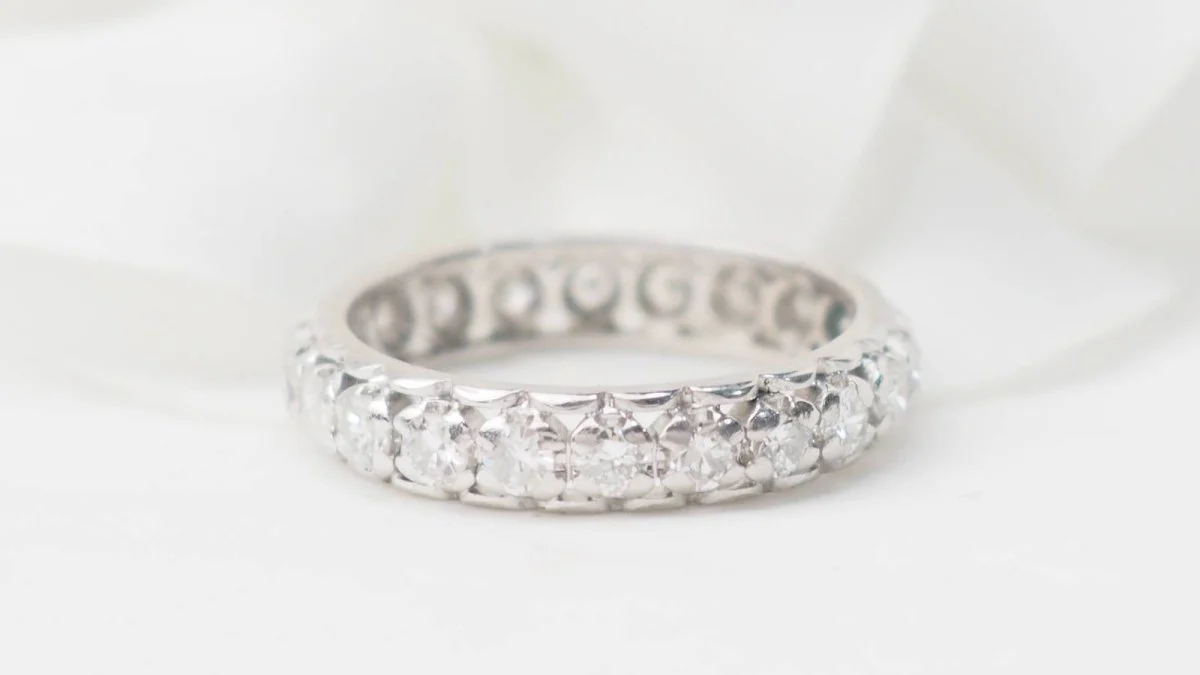 Bague Alliance américaine en or blanc et diamants - Image 2