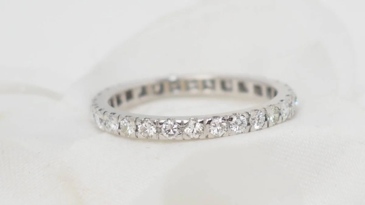 Bague Alliance américaine en or blanc et diamants - Image 3