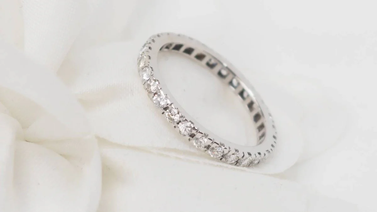 Bague Alliance américaine en or blanc et diamants - Image 4