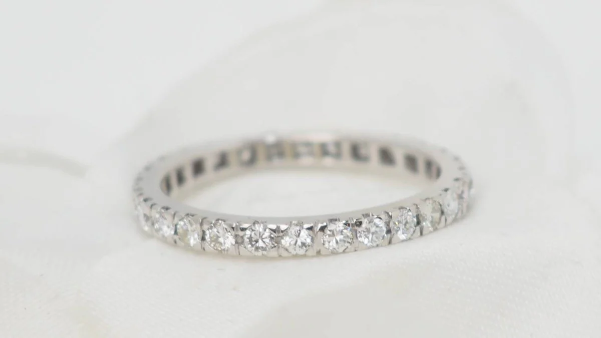 Bague Alliance américaine en or blanc et diamants - Image 5