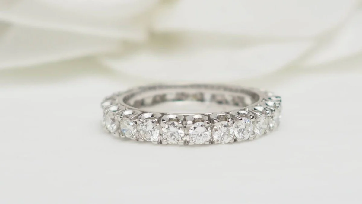 Bague Alliance américaine en or blanc et diamants