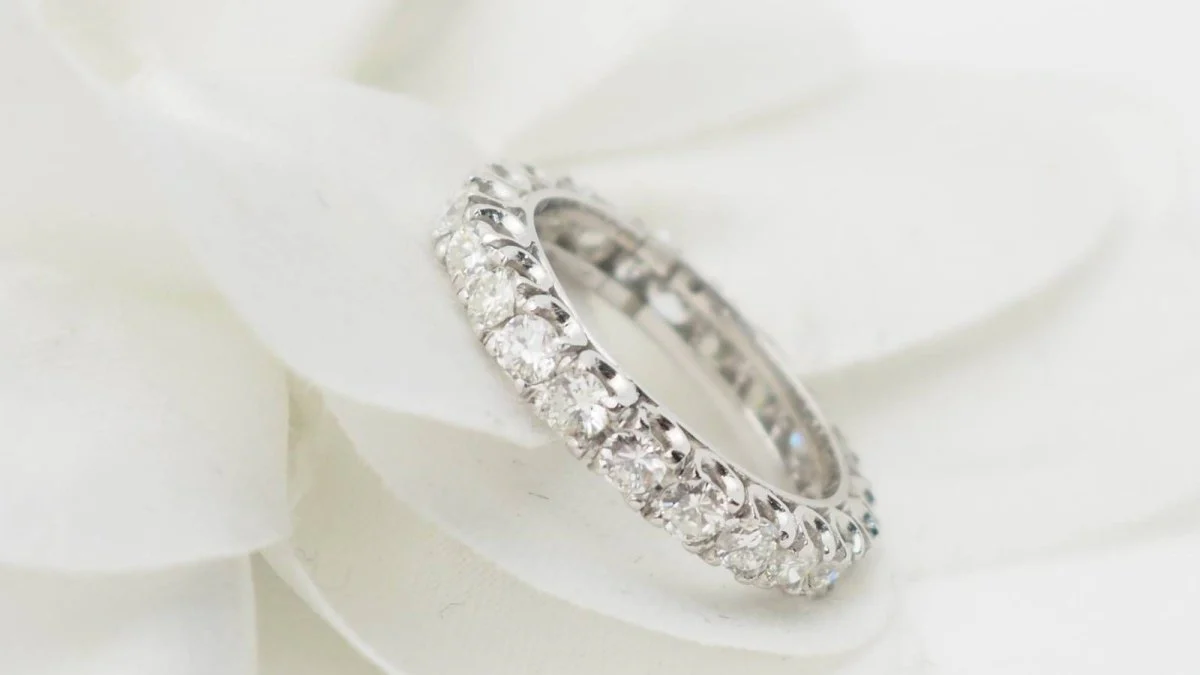 Bague Alliance américaine en or blanc et diamants - Image 3