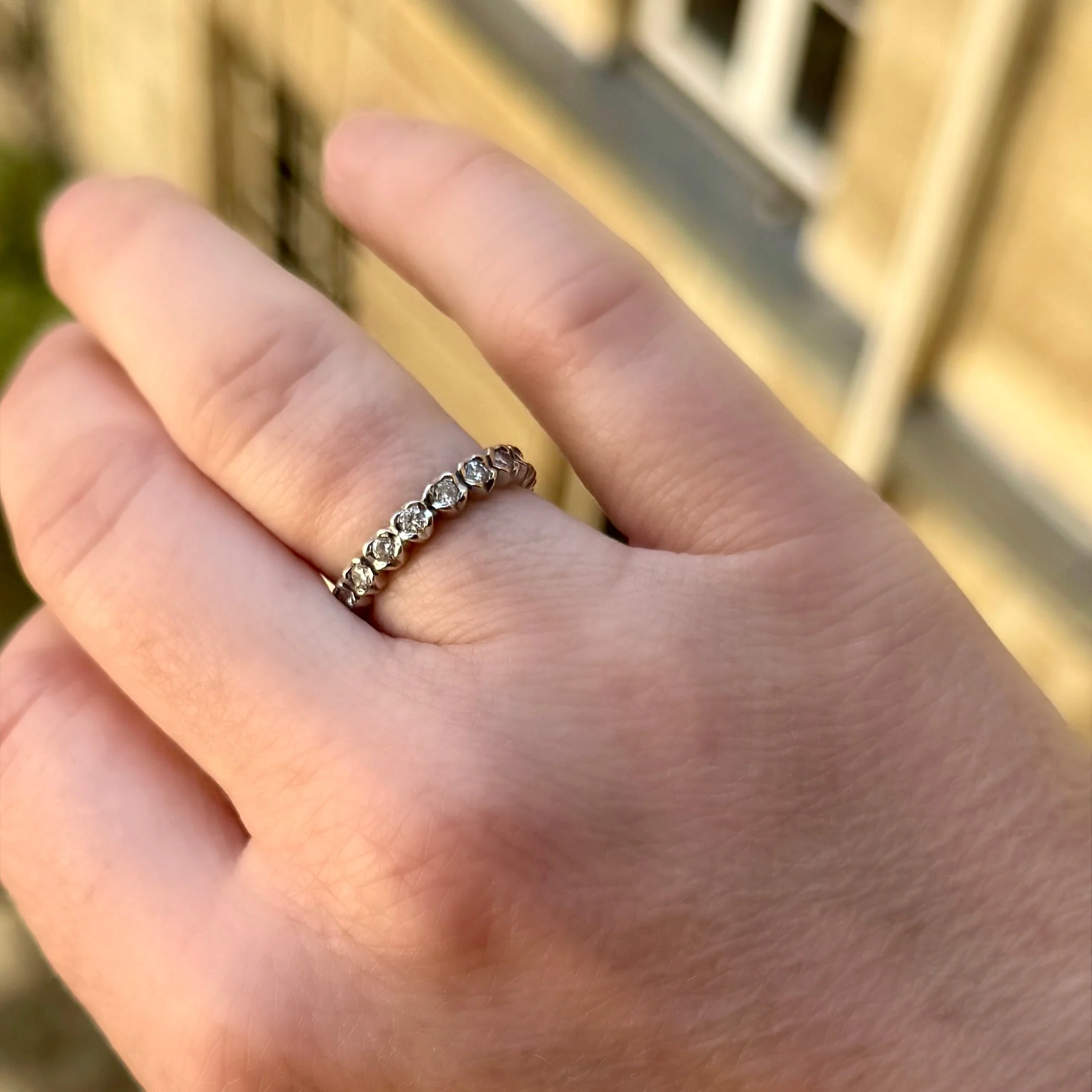 Bague Alliance en or blanc et diamants - Image 2