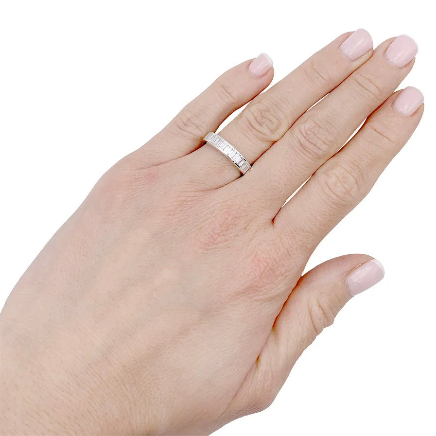 Alliance Cartier, diamants baguette et platine - Image 2