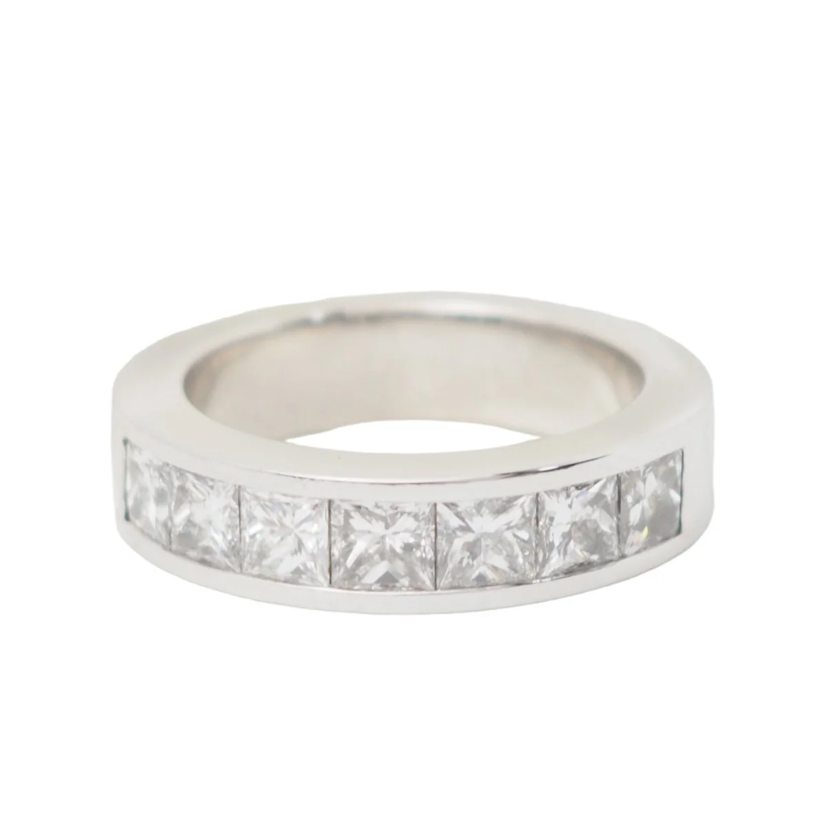 Alliance en or blanc et diamants 1,50ct taille princesse