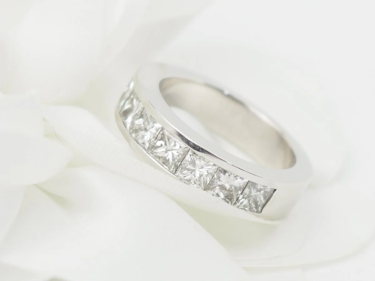 Alliance en or blanc et diamants 1,50ct taille princesse - Image 7