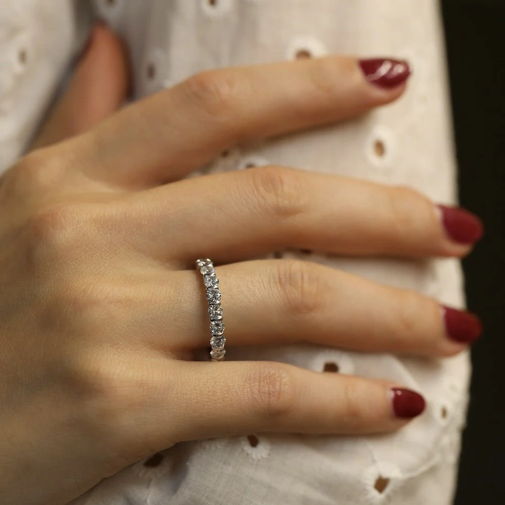Bague Alliance en or blanc et diamants - Image 2