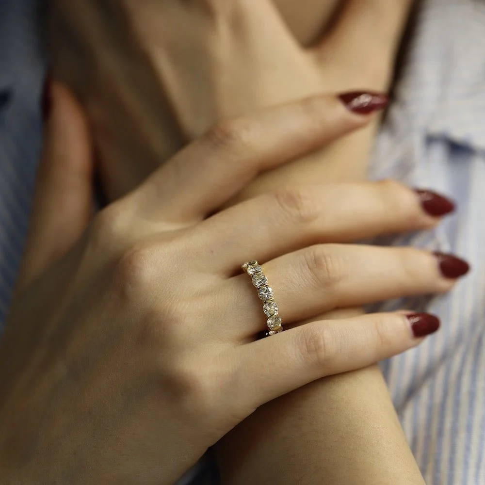 Bague Alliance en or jaune et diamants - Image 2