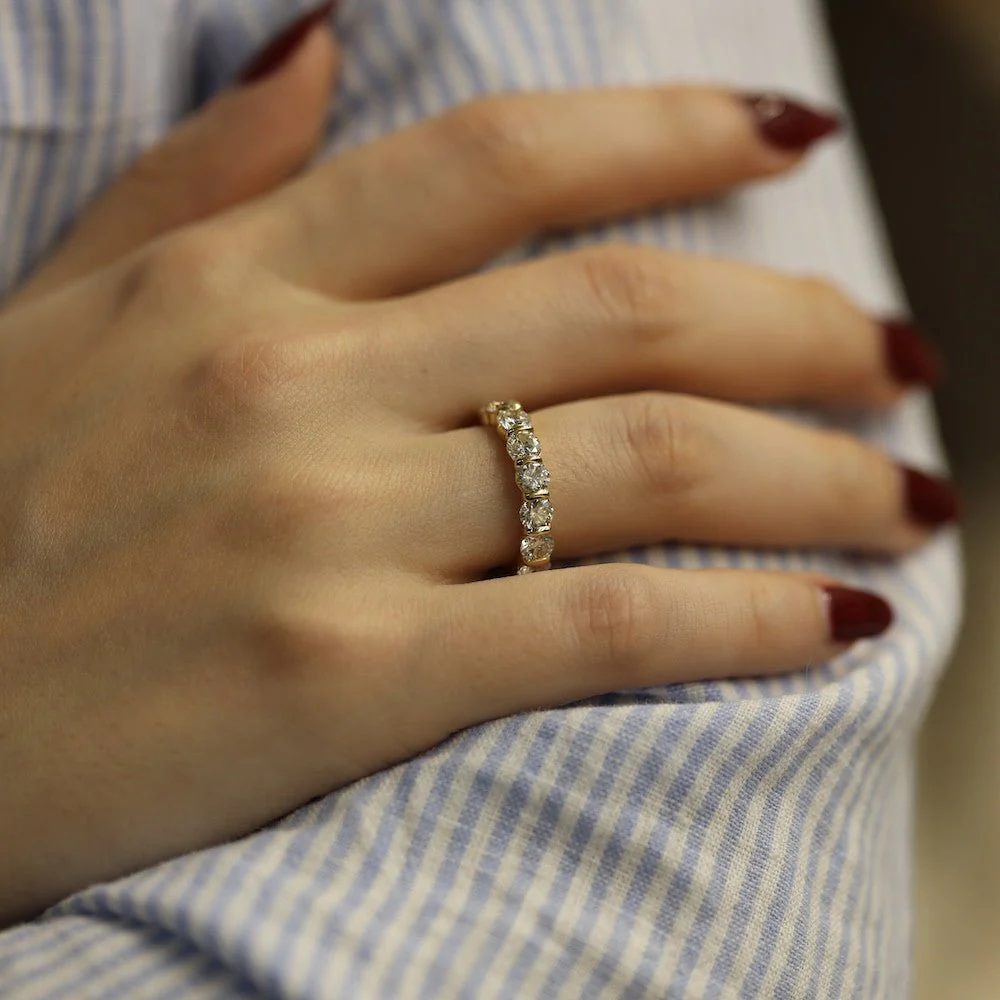 Bague Alliance en or jaune et diamants - Image 6