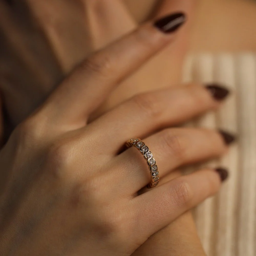 Bague Alliance en or jaune et diamants - Image 2