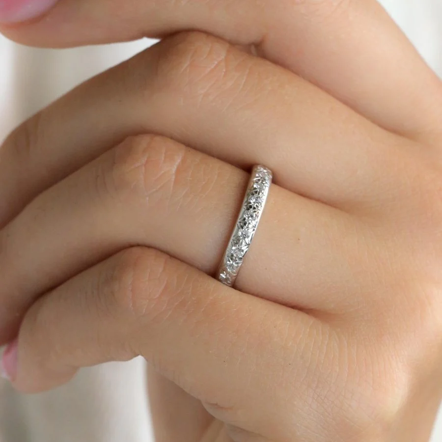 Bague Alliance en or blanc et diamants - Image 2
