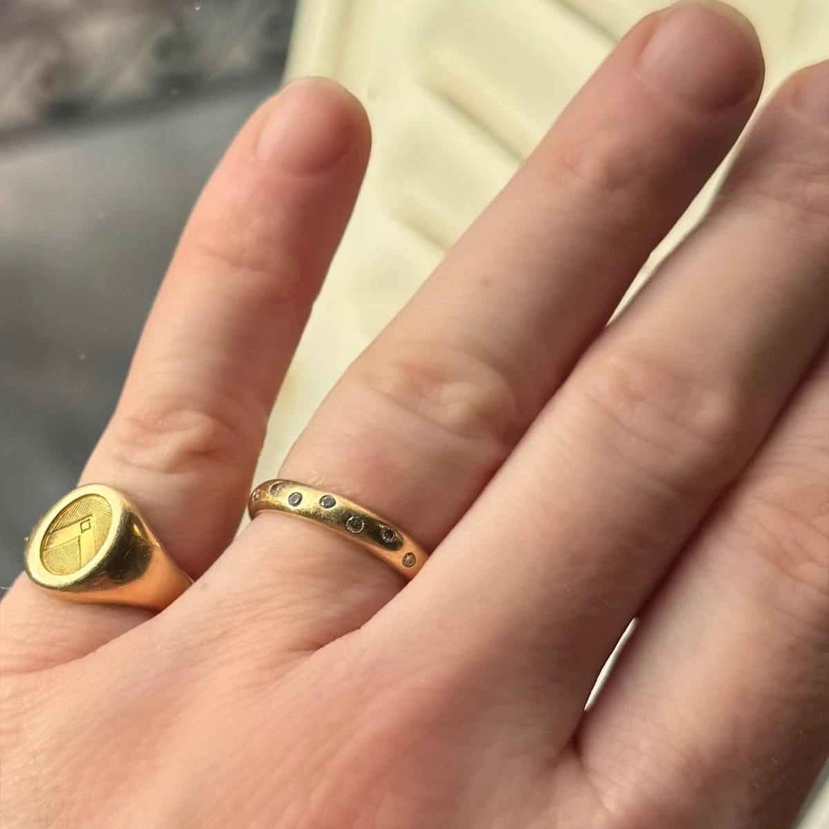 Bague Alliance en or jaune et diamants - Image 2