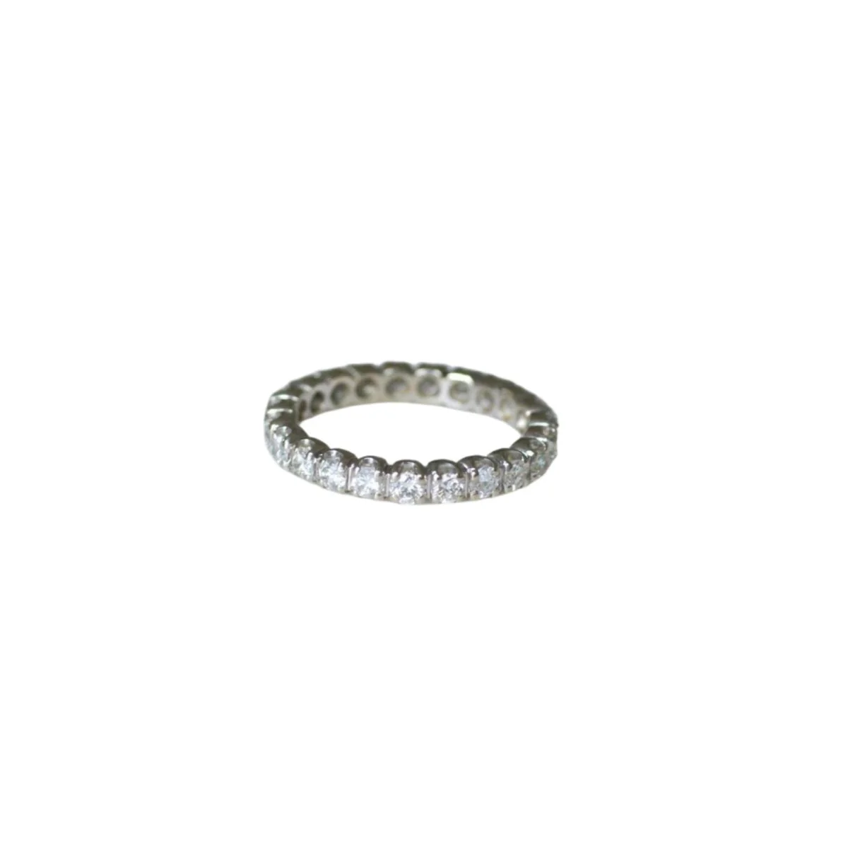 Alliance en or blanc et diamants