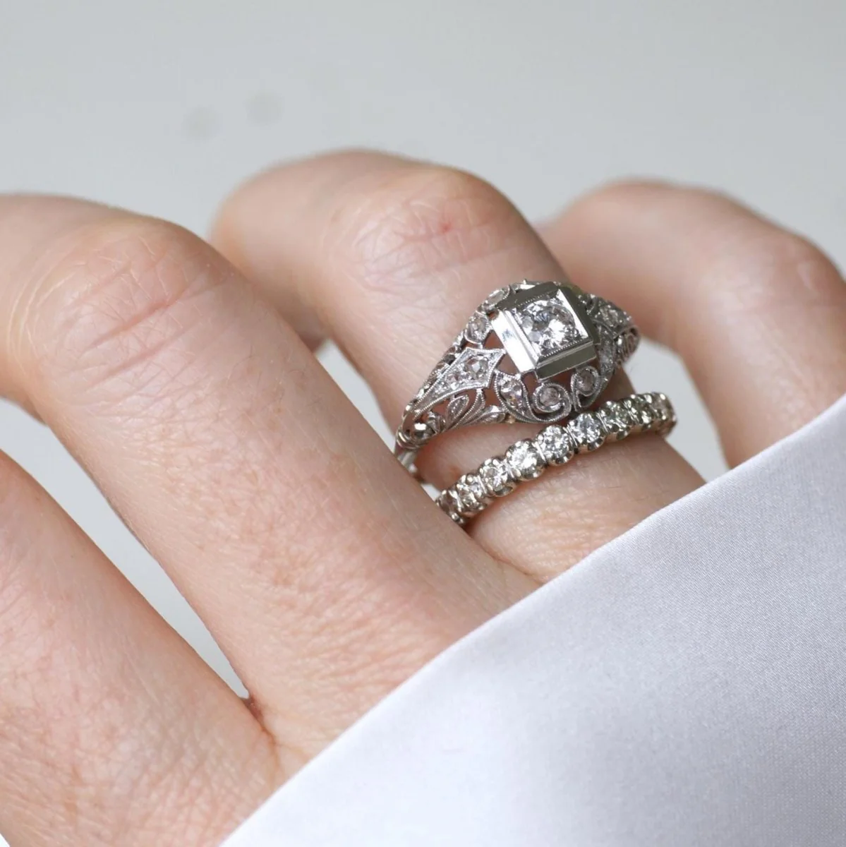 Alliance en or blanc et diamants - Image 5