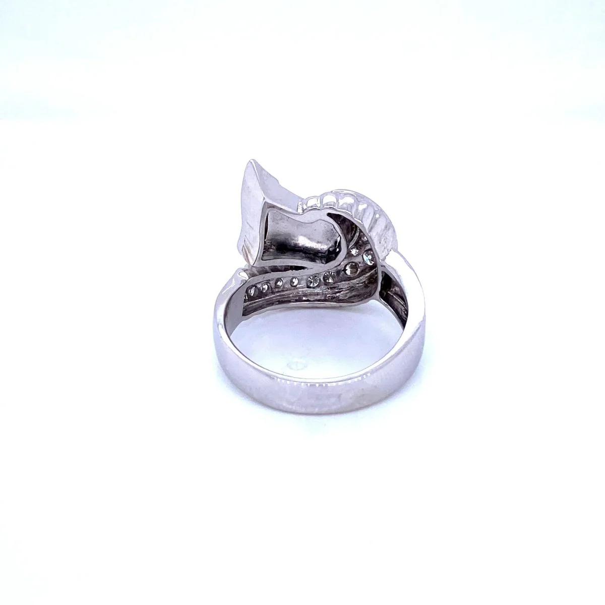 Art Deco Style Diamond Gold Bow Ring - Image 4