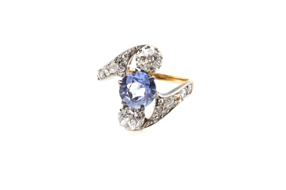 Bague en or jaune, platine, saphir et diamants