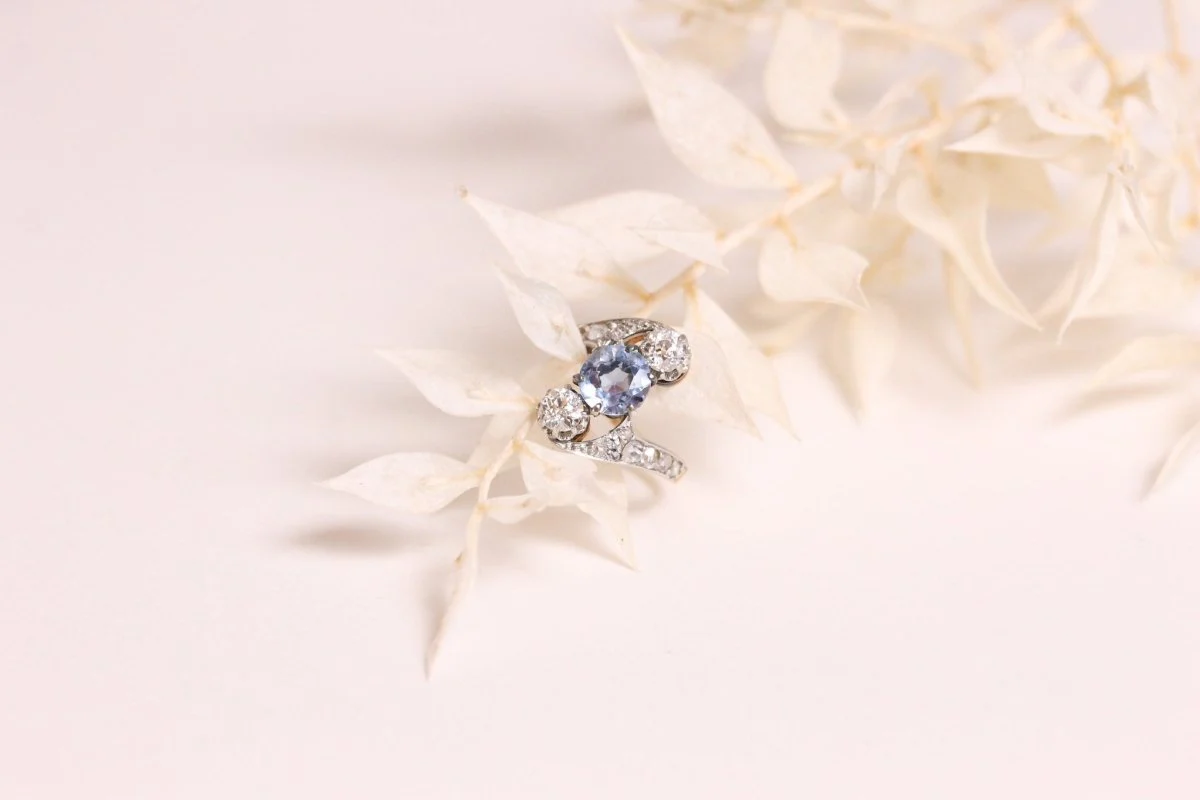 Bague en or jaune, platine, saphir et diamants - Image 2