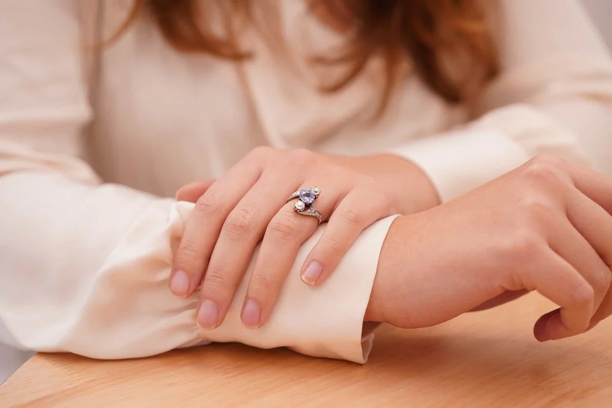 Bague en or jaune, platine, saphir et diamants - Image 3