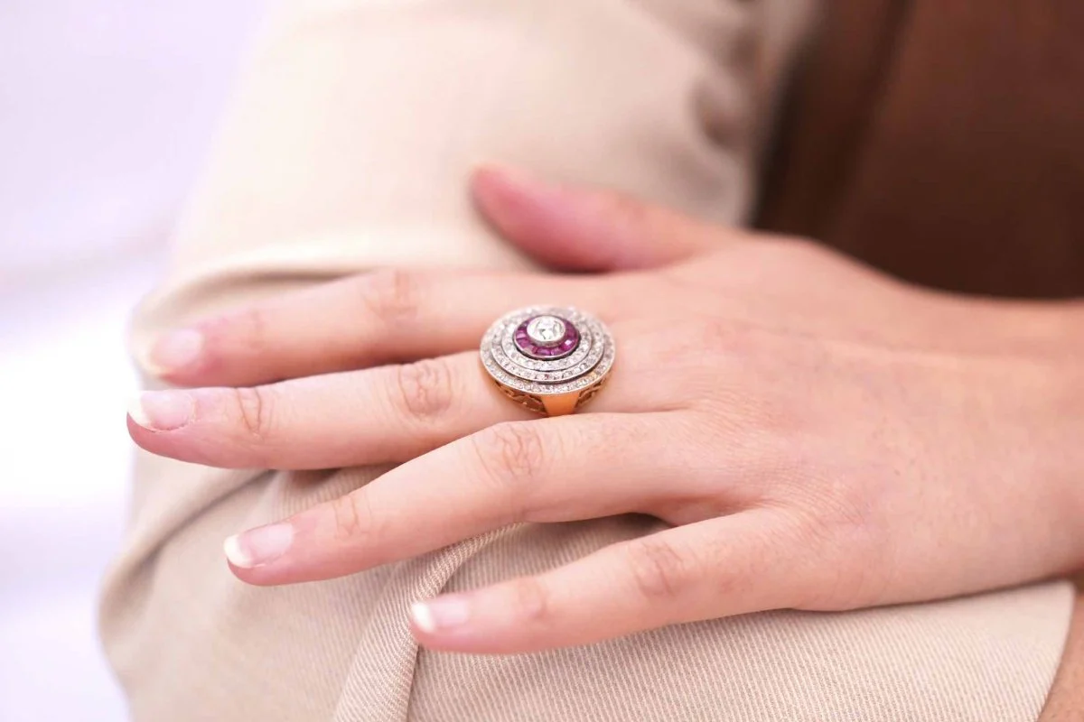 Bague diamants et rubis en or jaune et platine - Image 2