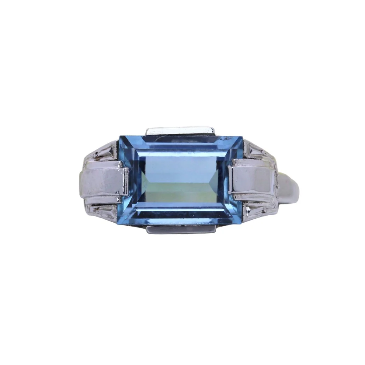 Bague en or blanc et aigue-marine