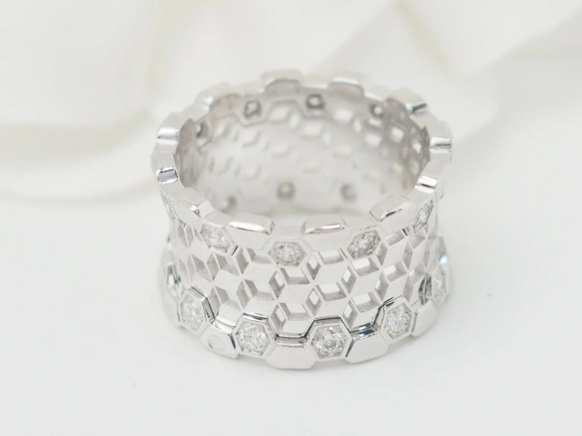 Bague ajourée en or blanc et diamants - Image 4