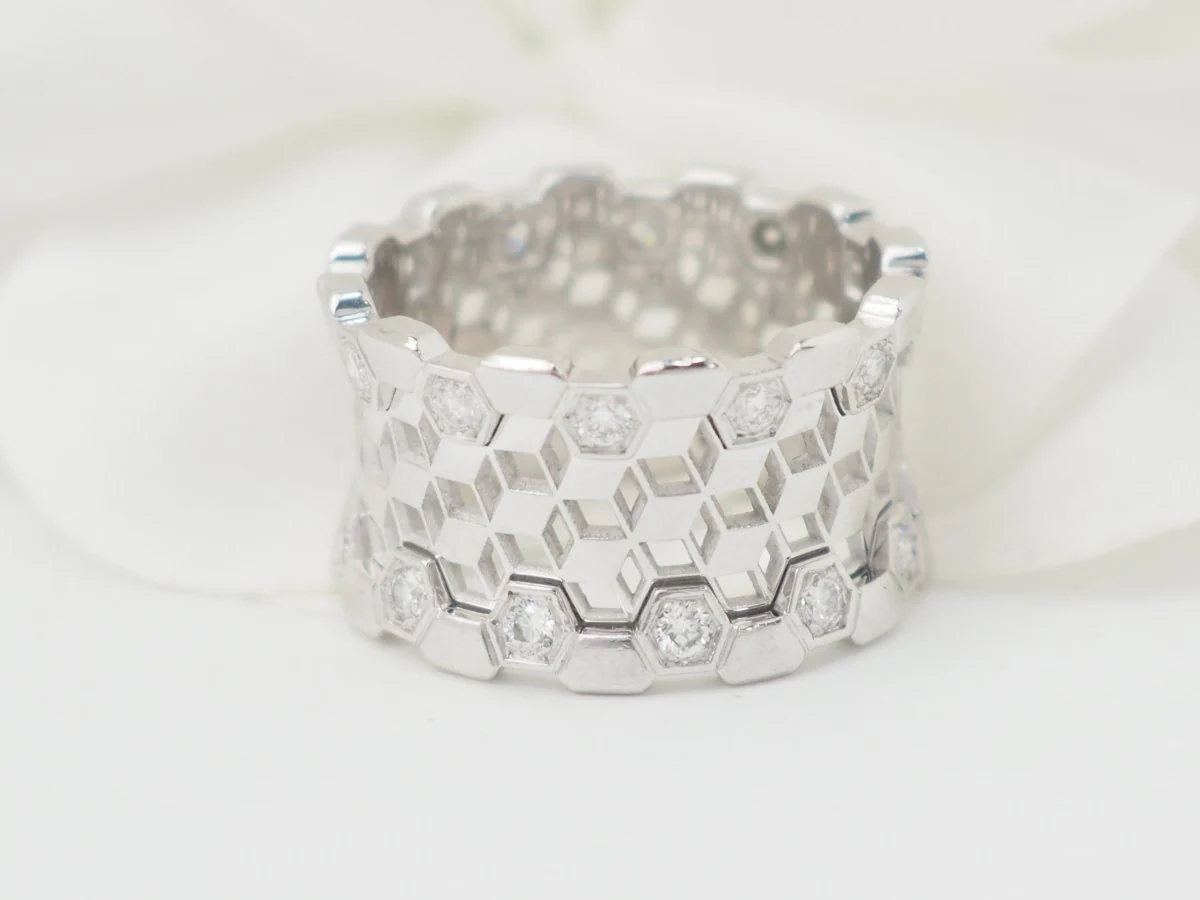 Bague ajourée en or blanc et diamants - Image 8