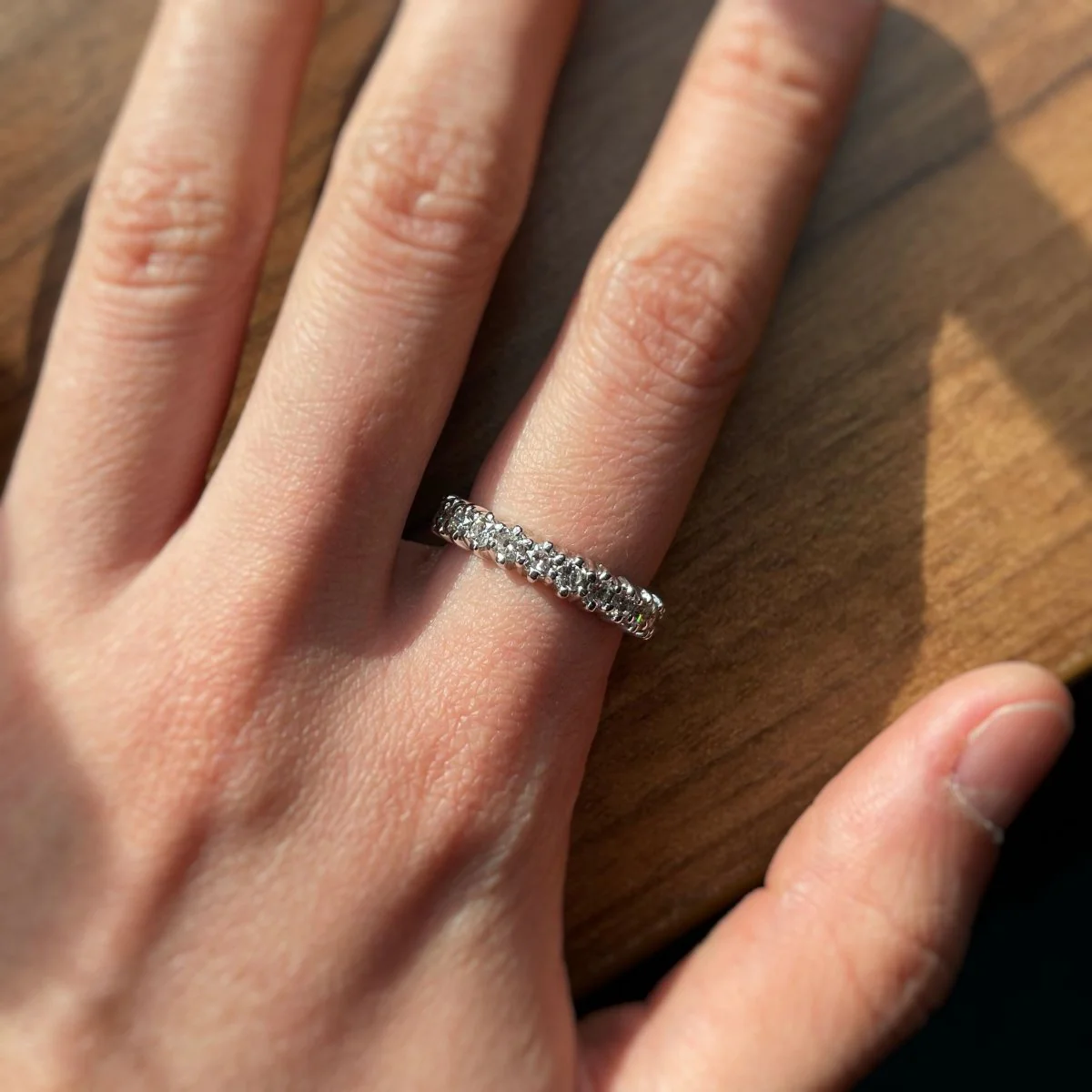 Bague Alliance américaine en or blanc et diamants - Image 2