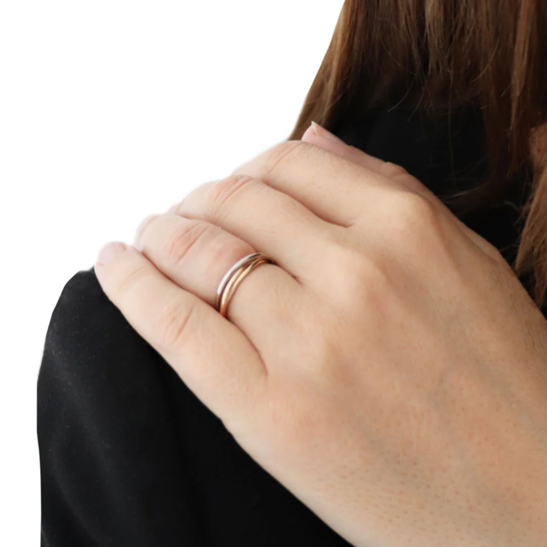 Bague Alliance CARTIER en or jaune, or blanc et or rose - Image 2