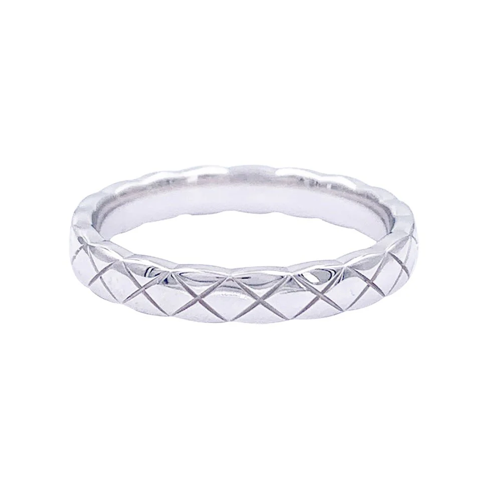 Bague alliance Chanel, "Coco Crush", or blanc.