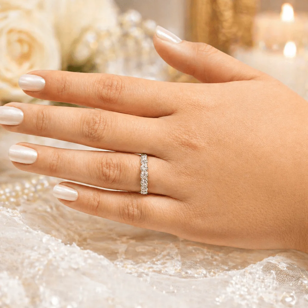 Bague Alliance en or blanc et diamants - Image 2