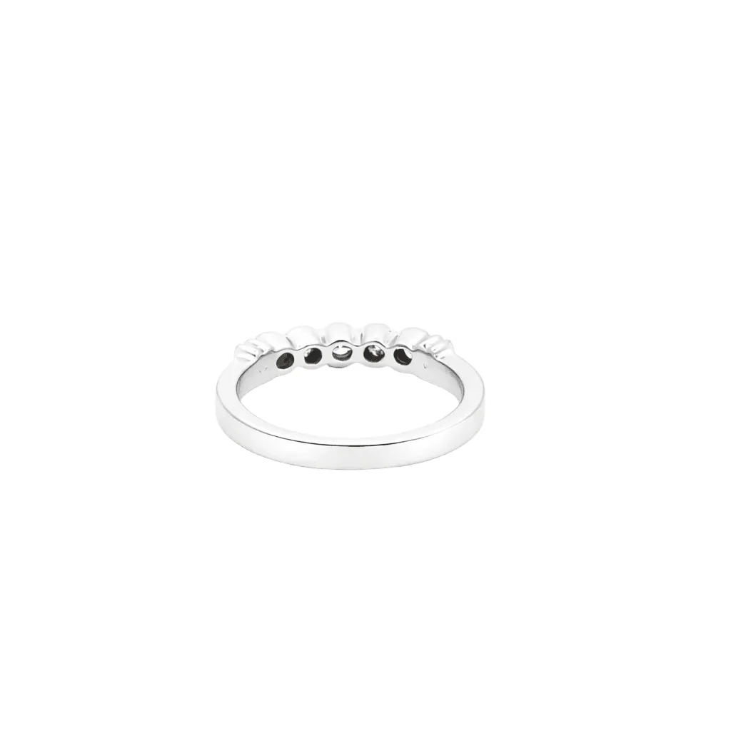 Bague Alliance en or blanc et diamants - Image 4
