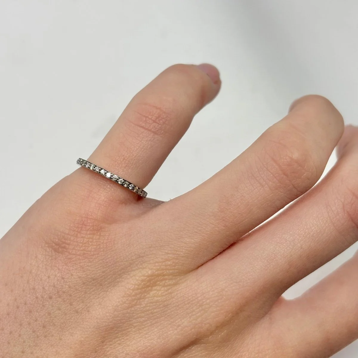 Bague Alliance en or blanc et diamants - Image 2