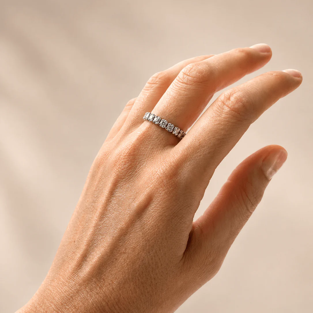 Bague Alliance en or blanc et diamants - Image 2