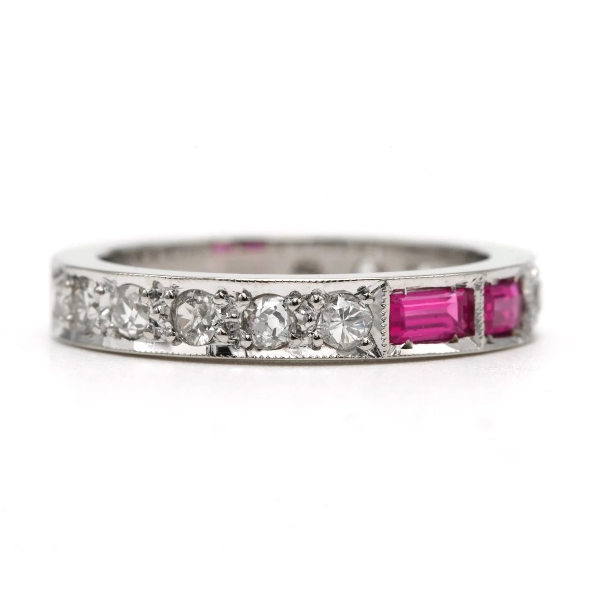 Bague Alliance en or blanc, rubis et diamants - Image 6