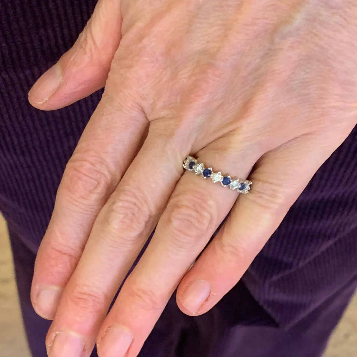 Bague Alliance en or blanc, saphirs et diamants - Image 6