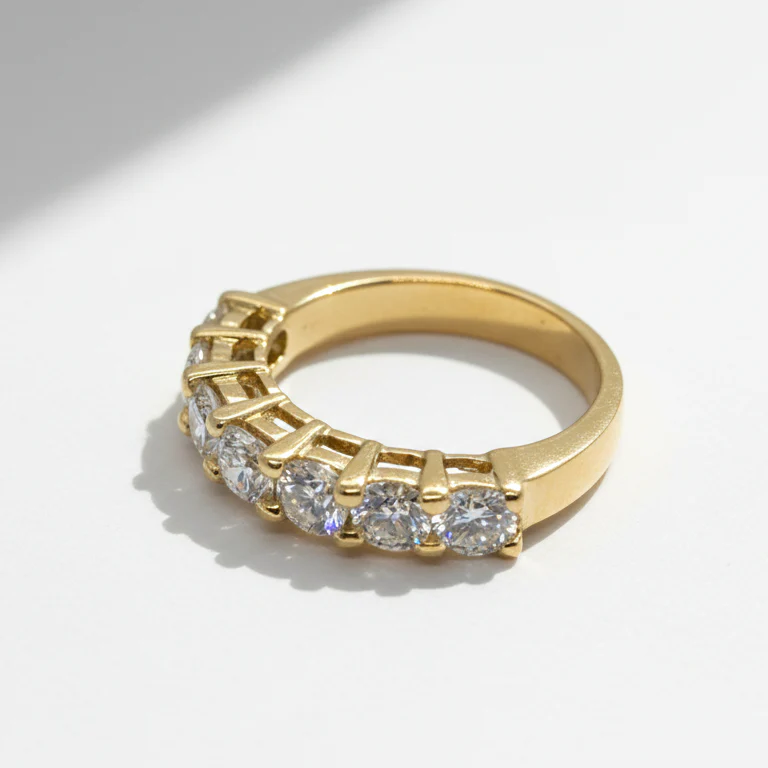 Bague Alliance en or jaune et diamants - Image 3