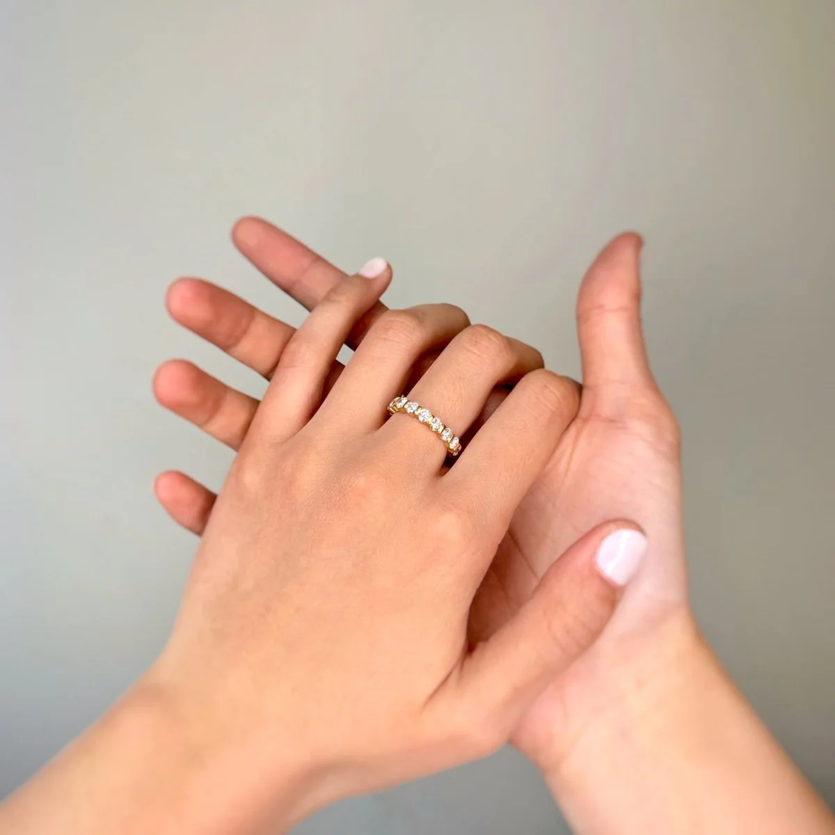 Bague Alliance en or jaune et diamants - Image 5