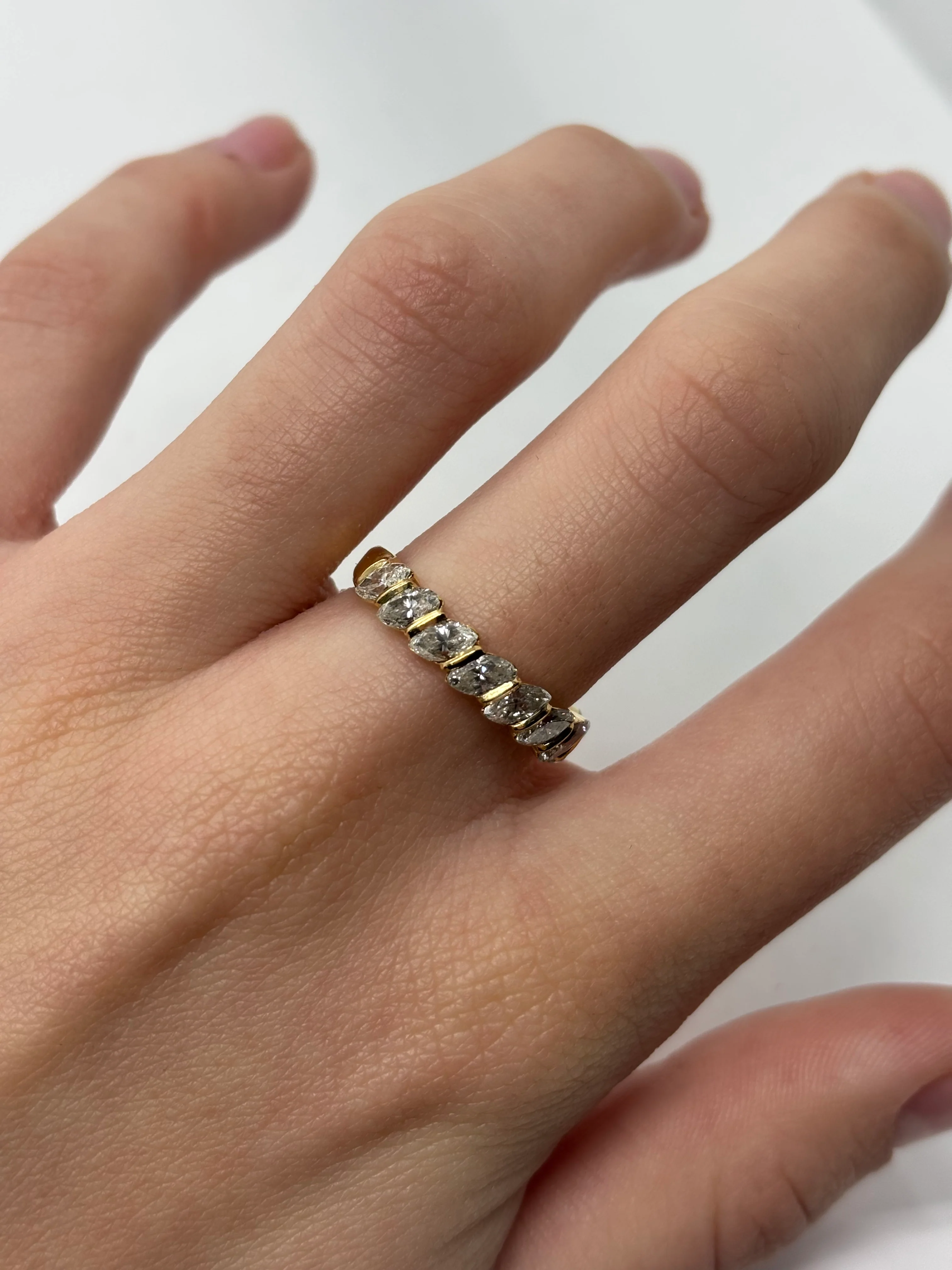 Bague Alliance en or jaune et diamants - Image 2