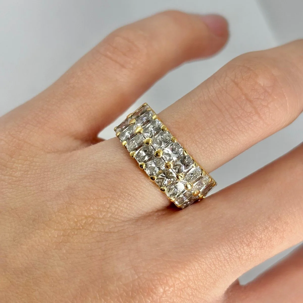 Bague Alliance en or jaune et diamants - Image 2